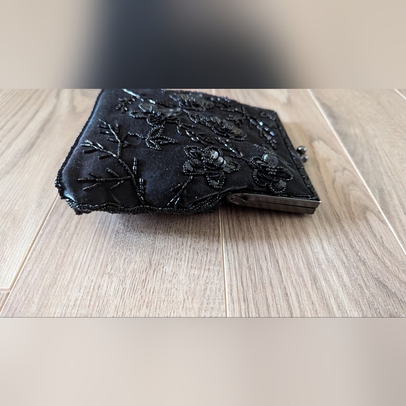 Beaded floral black handbag - Picture 6 of 13